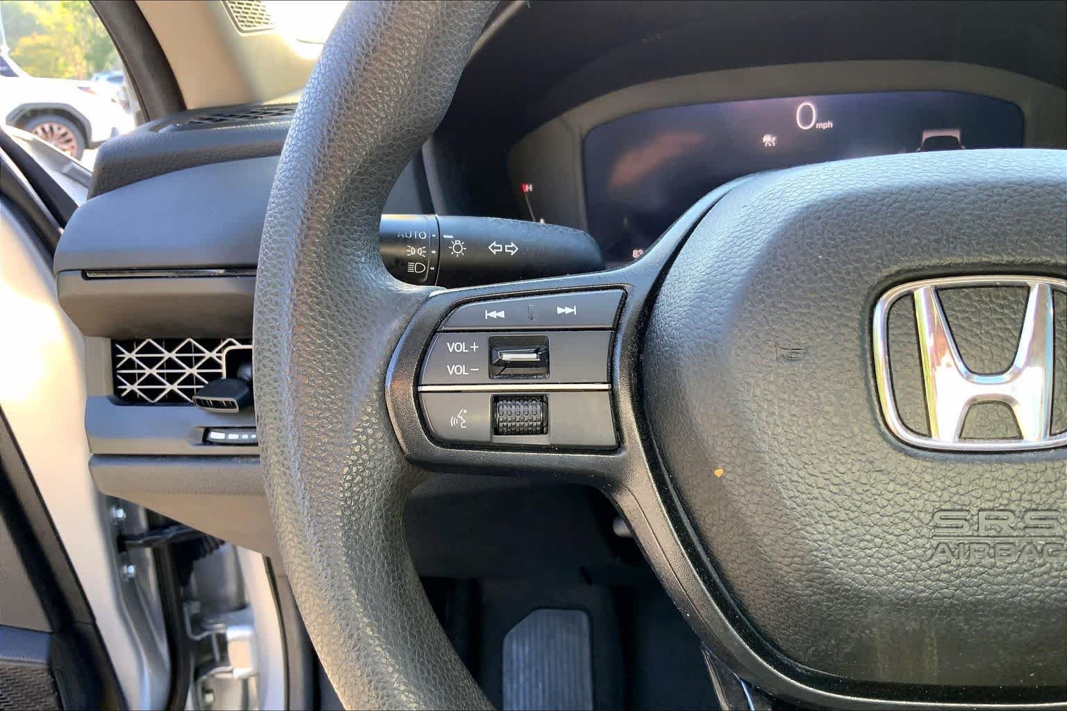 Used 2025 Solar Silver Metallic Honda SE image 23