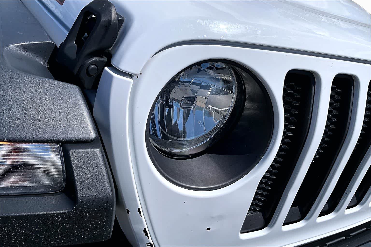 Used 2022 Bright White Clearcoat Jeep Unlimited Rubicon image 25