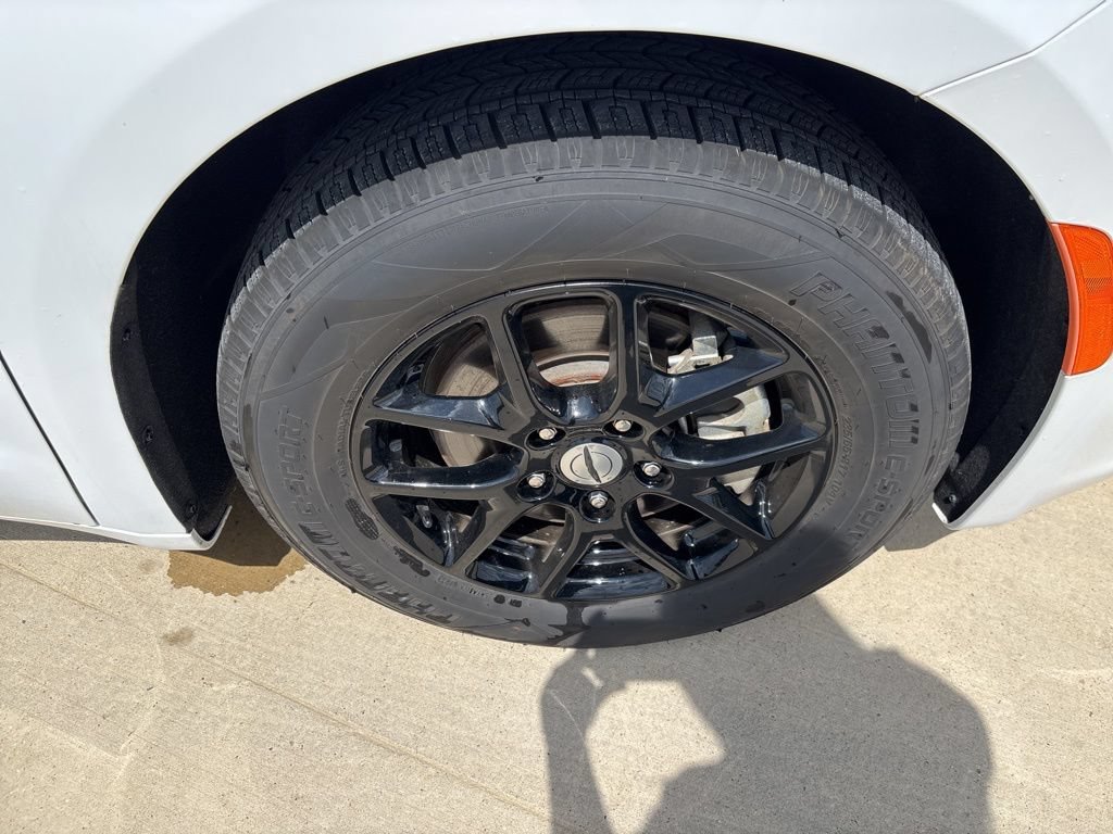 2024 Chrysler Voyager LX - Photo 9