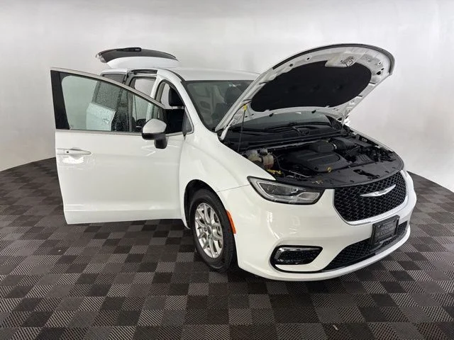 Used 2023 White Chrysler Touring L image 12