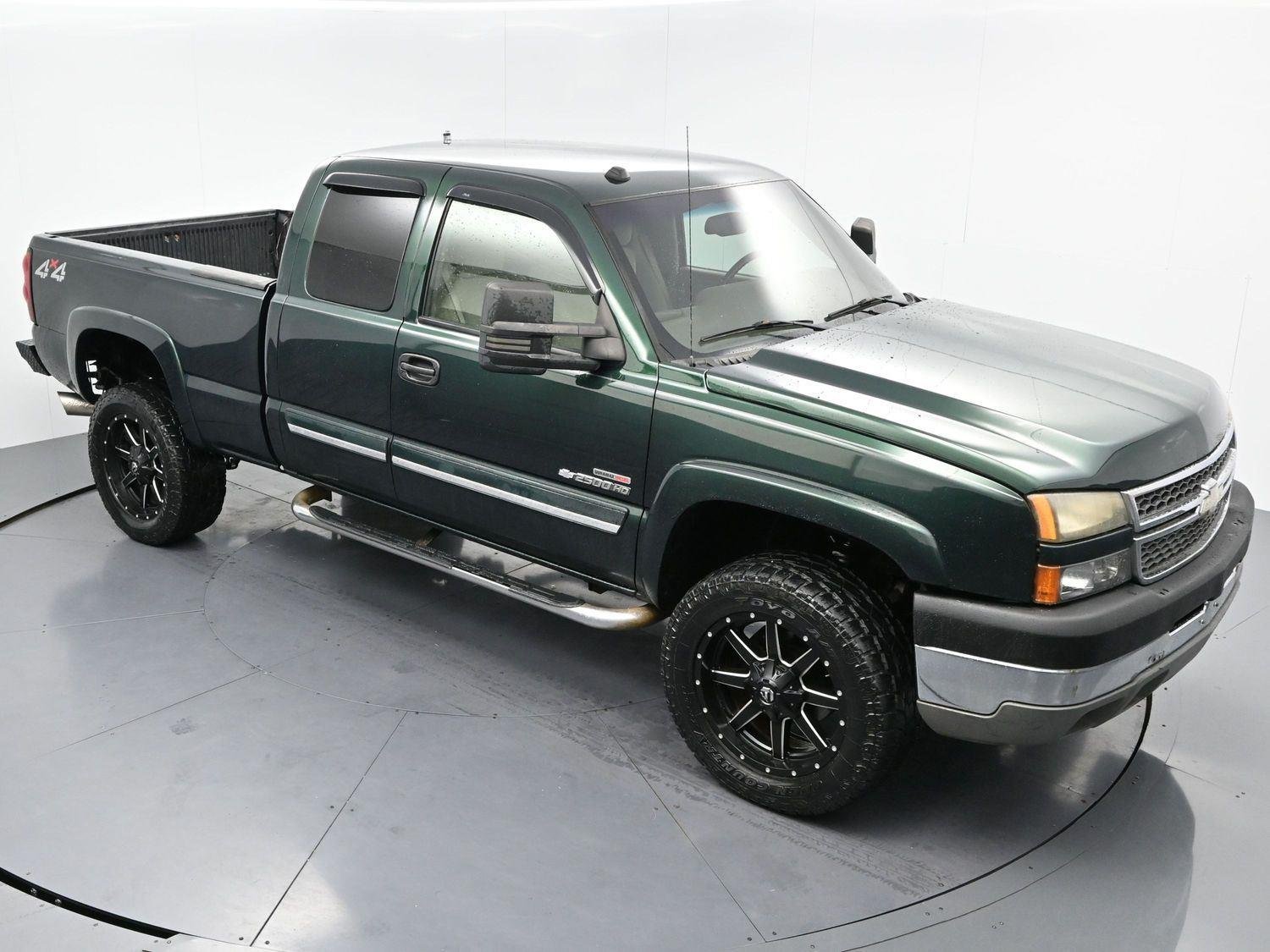 Used 2005 Dark Green Metallic Chevrolet LS image 28