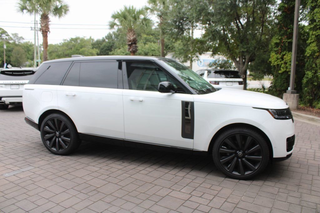 Used 2024 White Land Rover SV image 3