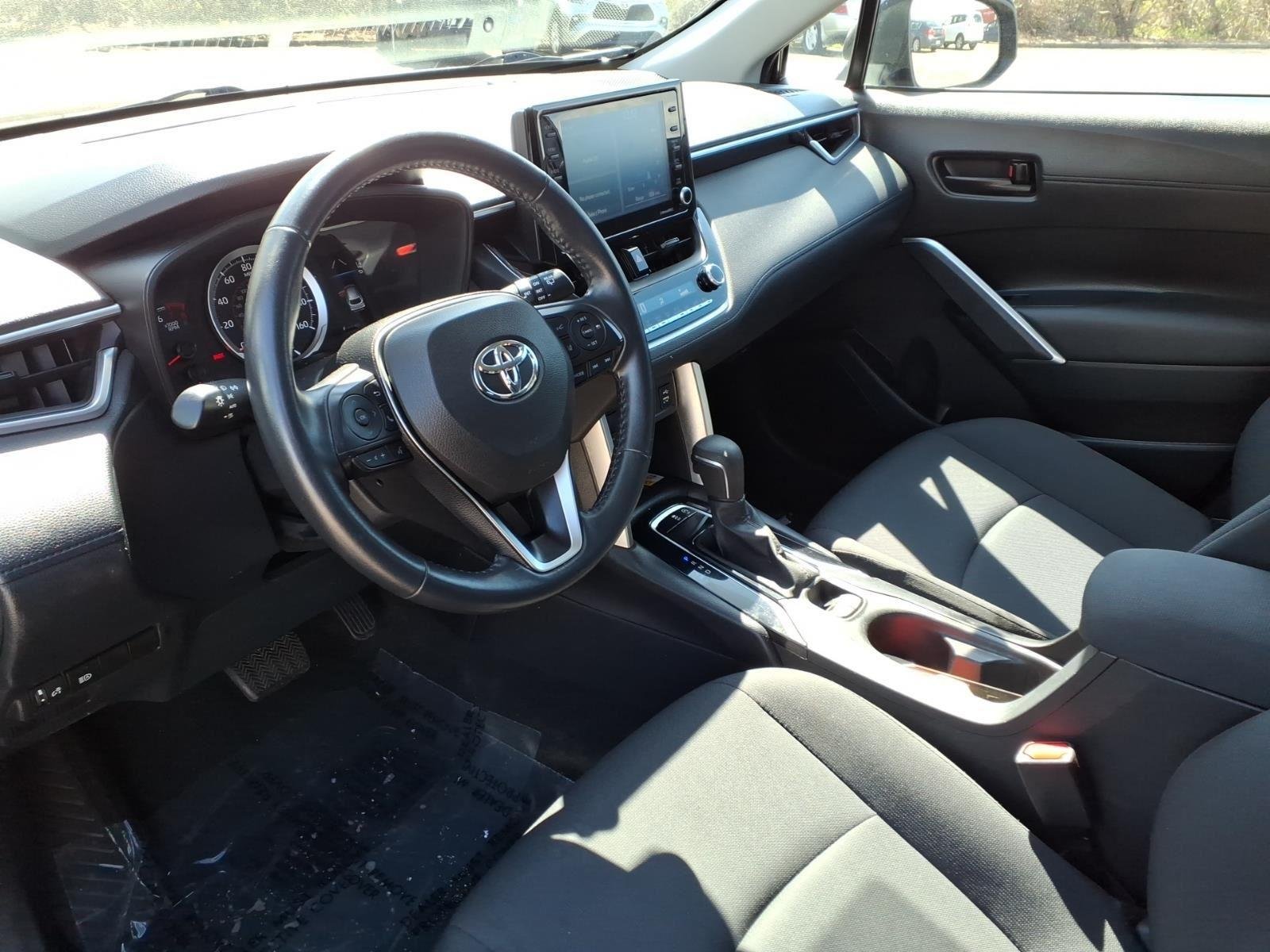 2022 Toyota Corolla Cross LE - Photo 32