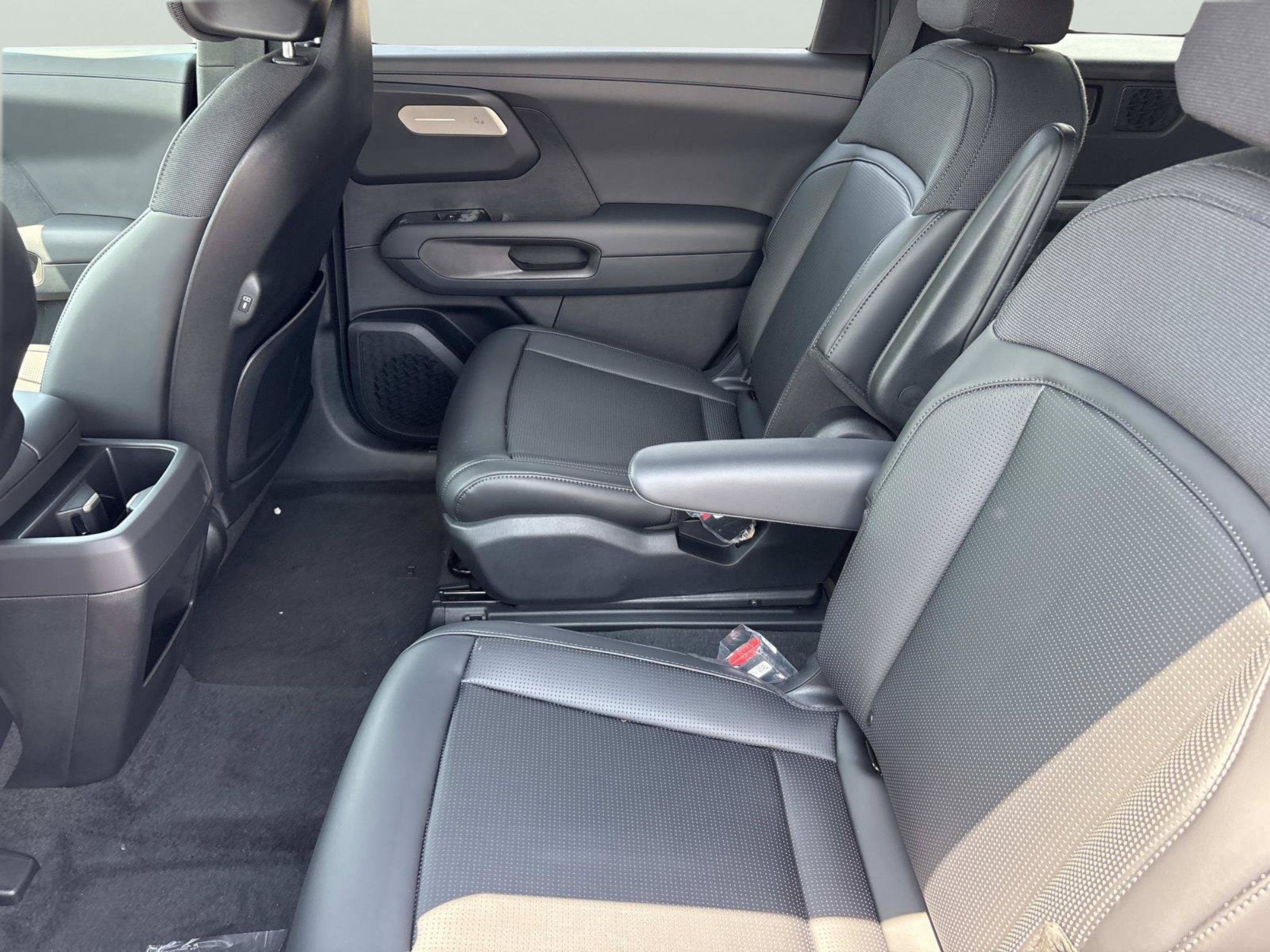 New 2027 Glacial White Pearl Kia S image 14