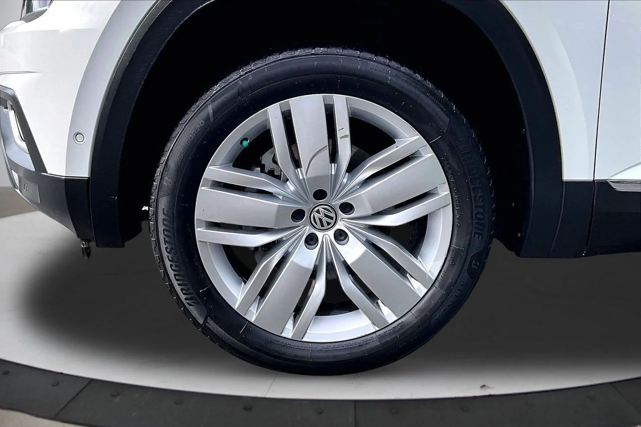 Certified Used 2019 White Volkswagen SEL Premium image 34