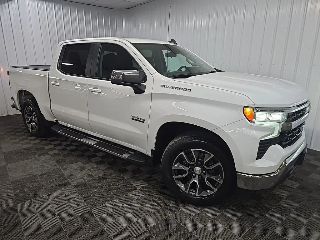 Used 2022 White Chevrolet LT image 7