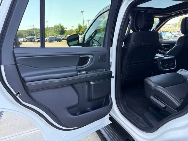 New 2027 Star White Metallic Tri-Coat Ford Platinum image 10