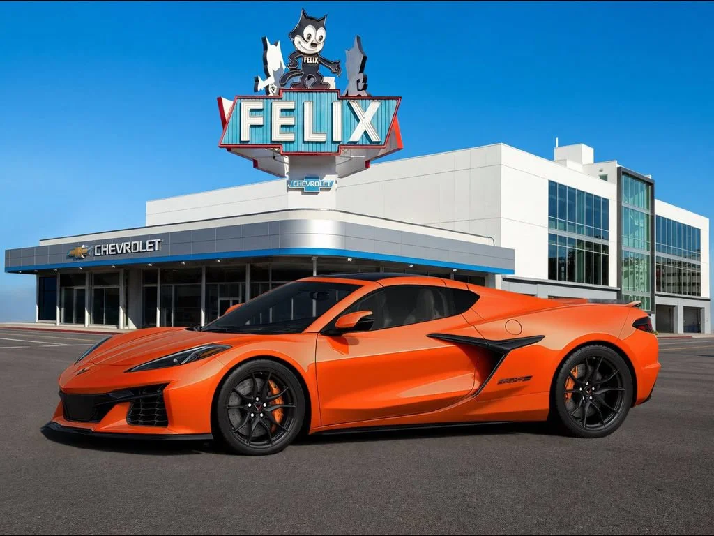 New 2027 Sebring Orange Tintcoat Chevrolet 2LT image 2