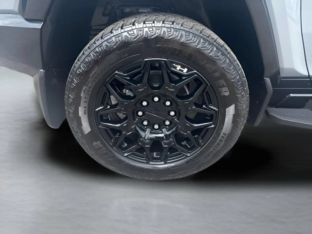Used 2025 Meteorite Metallic (Grey) GMC 2X image 36