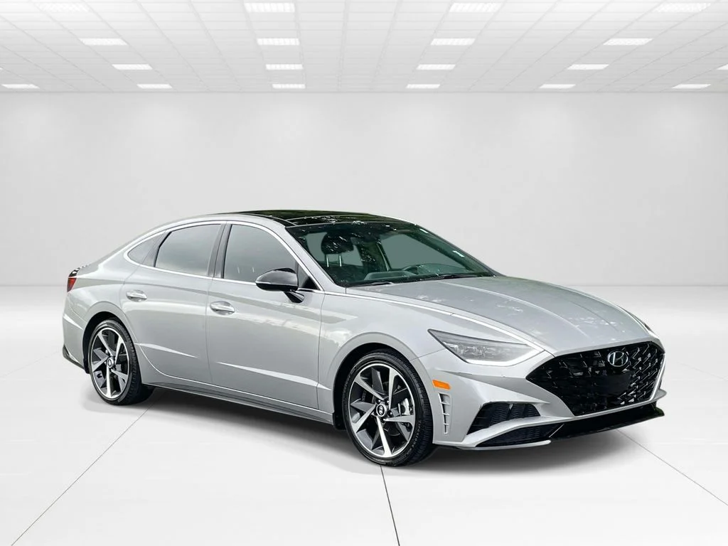 Used 2023 Silver Hyundai SEL Plus image 1