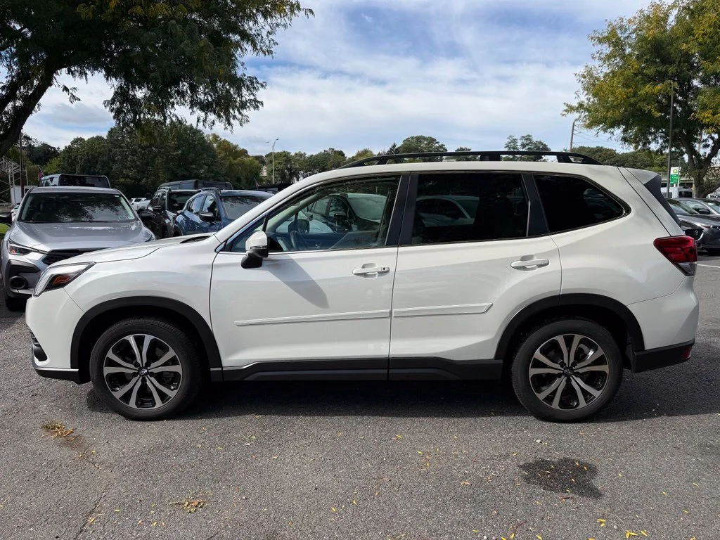 Used 2023 Crystal White Pearl Subaru Limited image 9