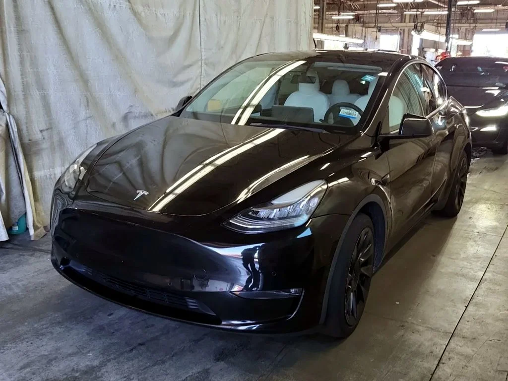 Used 2021 Black Tesla Long Range image 1