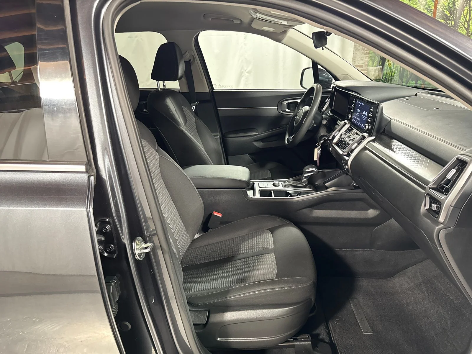 2022 Kia Sorento LX - Photo 27