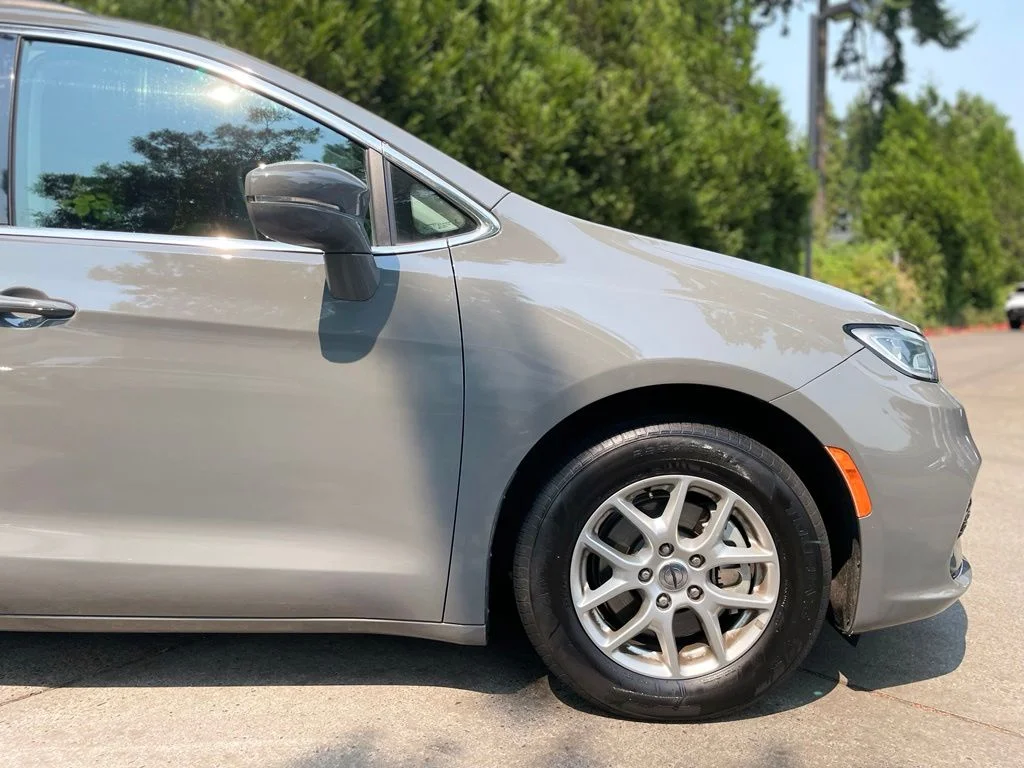 Used 2022 Gray Clearcoat Chrysler Touring L image 2