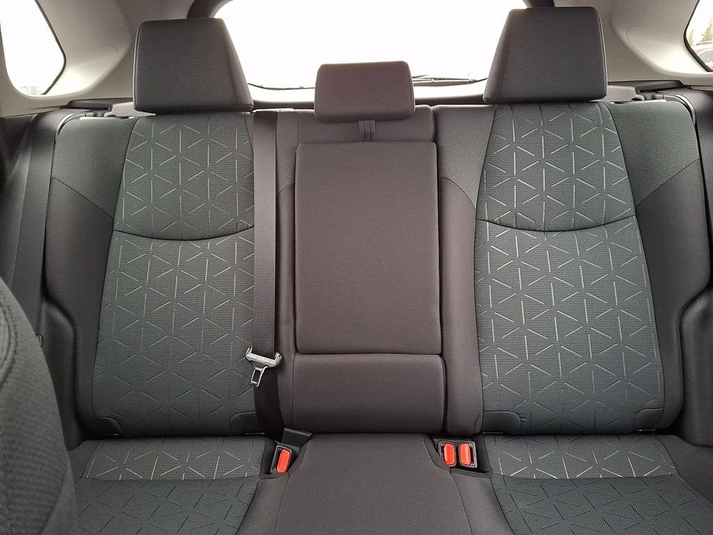 2025 Toyota RAV4 XLE - Photo 14