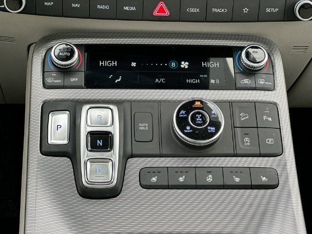 Used 2025 White Hyundai Calligraphy image 26