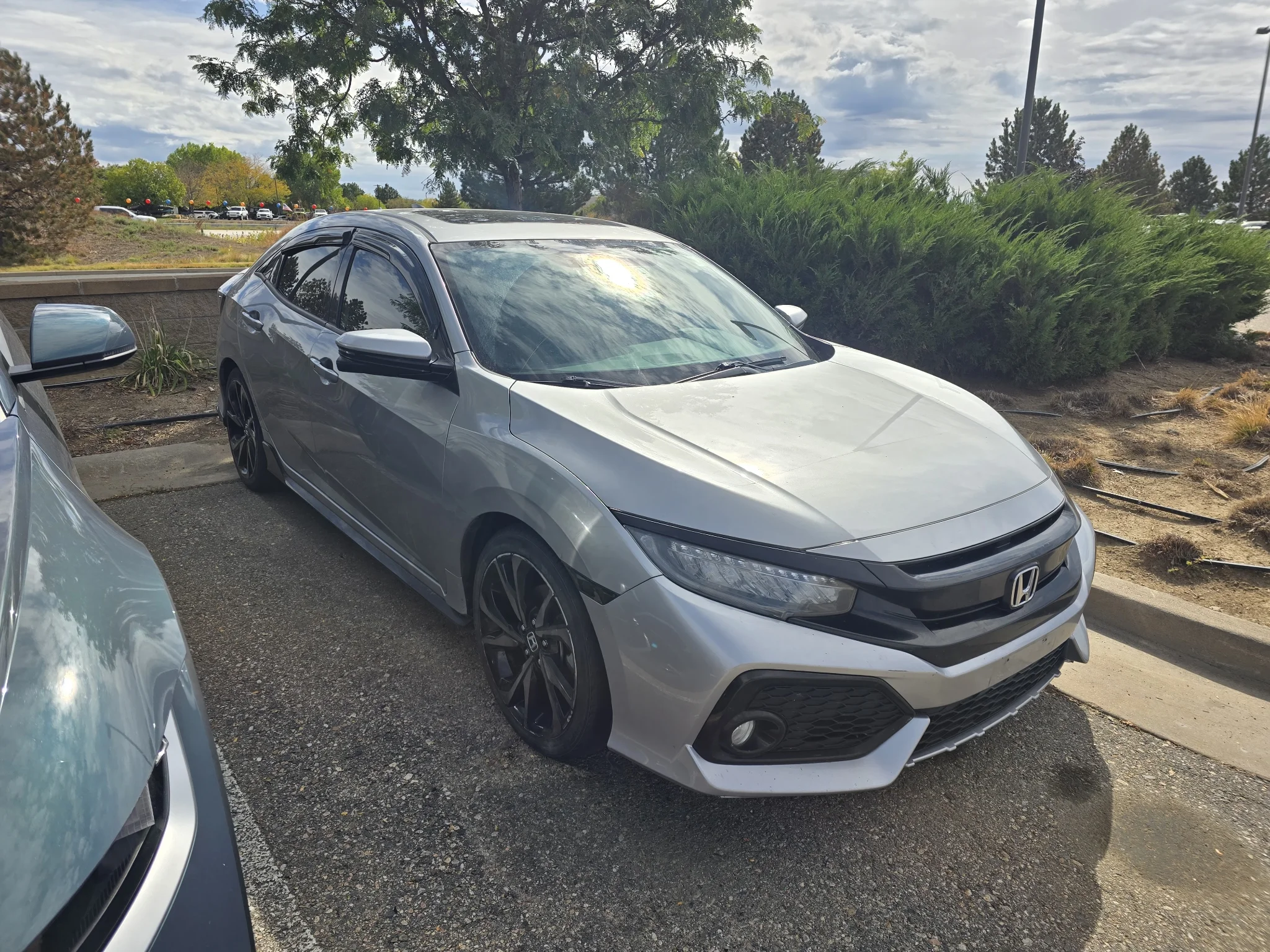 Used 2018 Lunar Silver Metallic Honda Sport Touring image 8