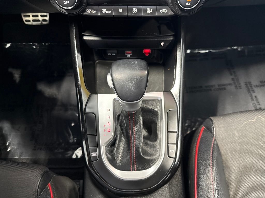 Used 2022 White Kia GT image 17