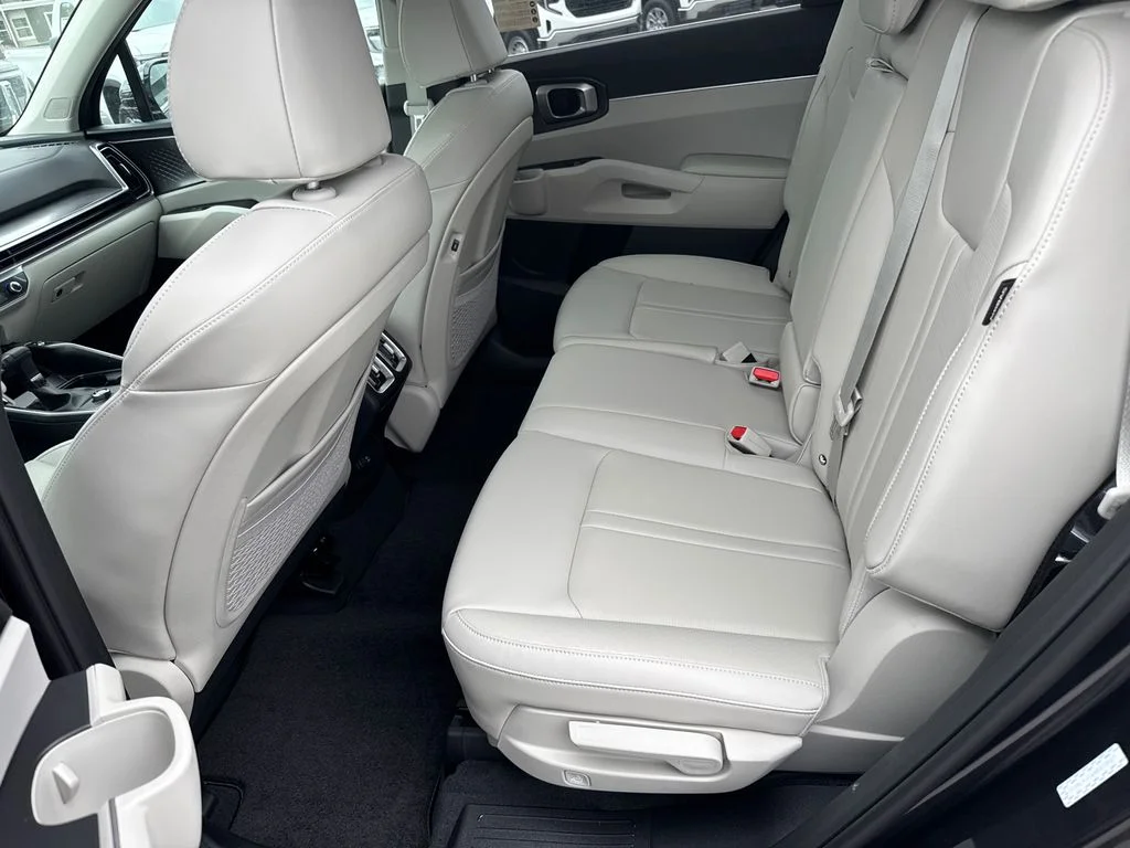 2025 Kia Sorento S - Photo 20