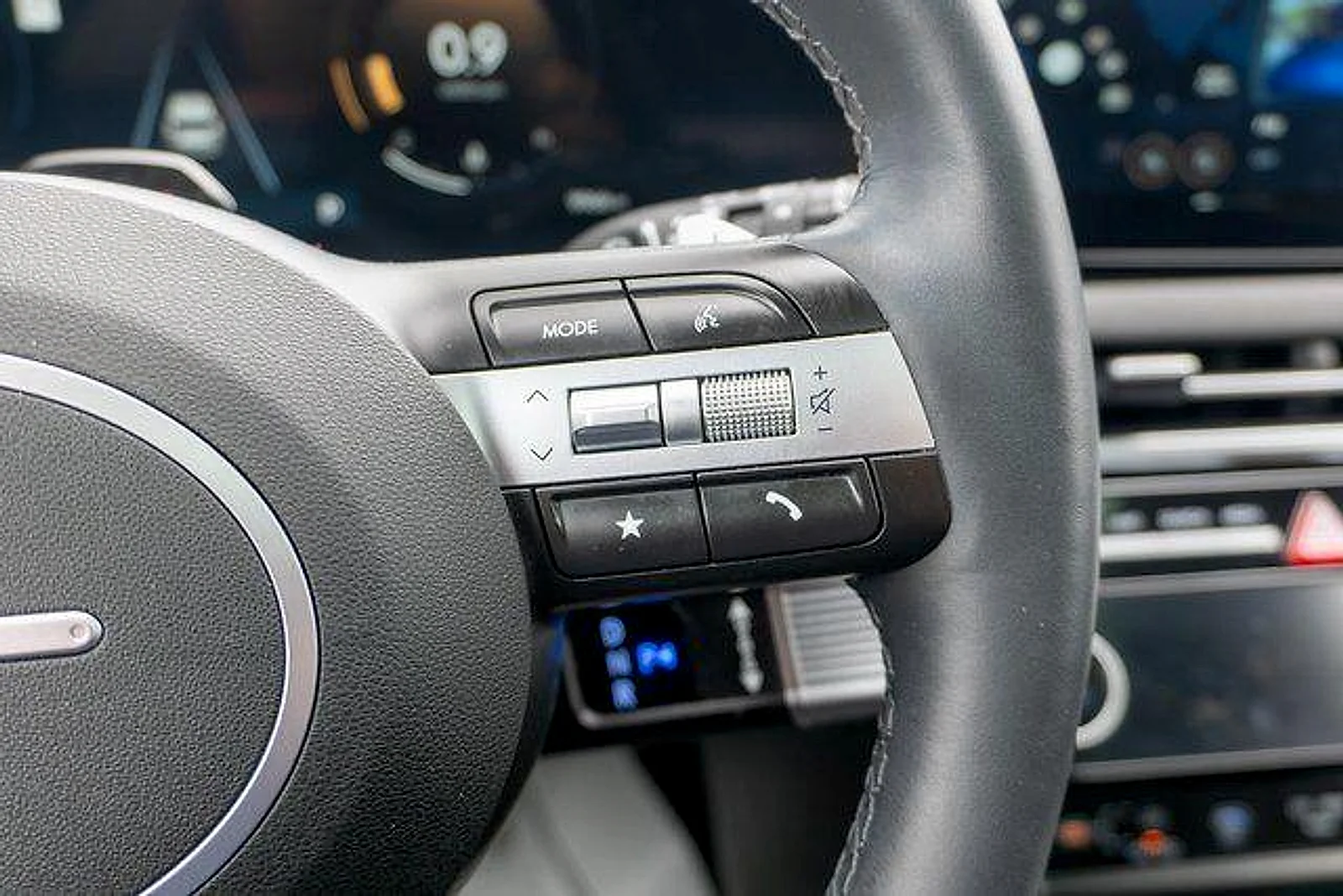 Used 2025 Shimmering Silver Hyundai Limited image 27