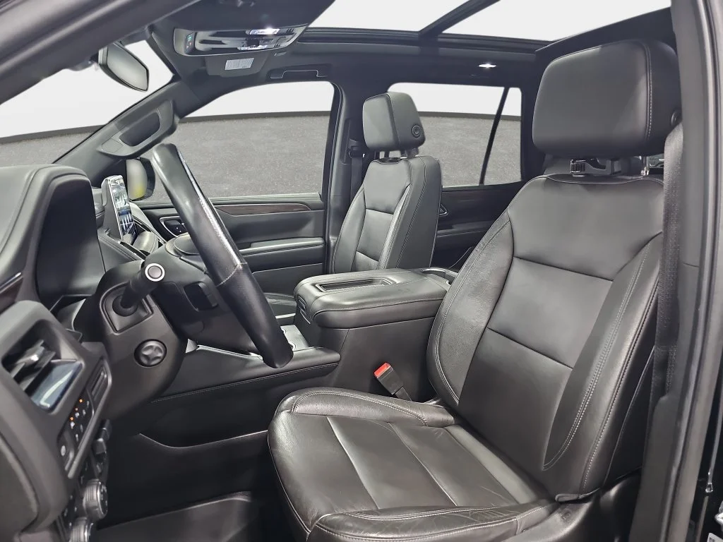 Used 2021 Black Chevrolet Z71 image 17