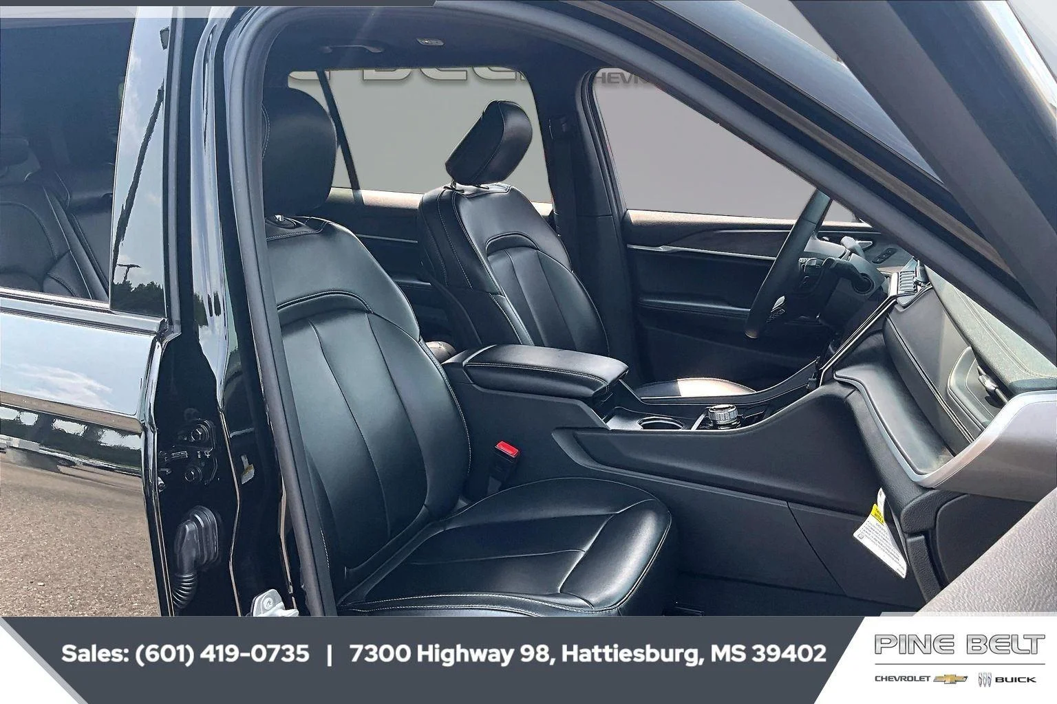 Used 2025 Diamond Black Crystal Pearlcoat Jeep Limited image 6
