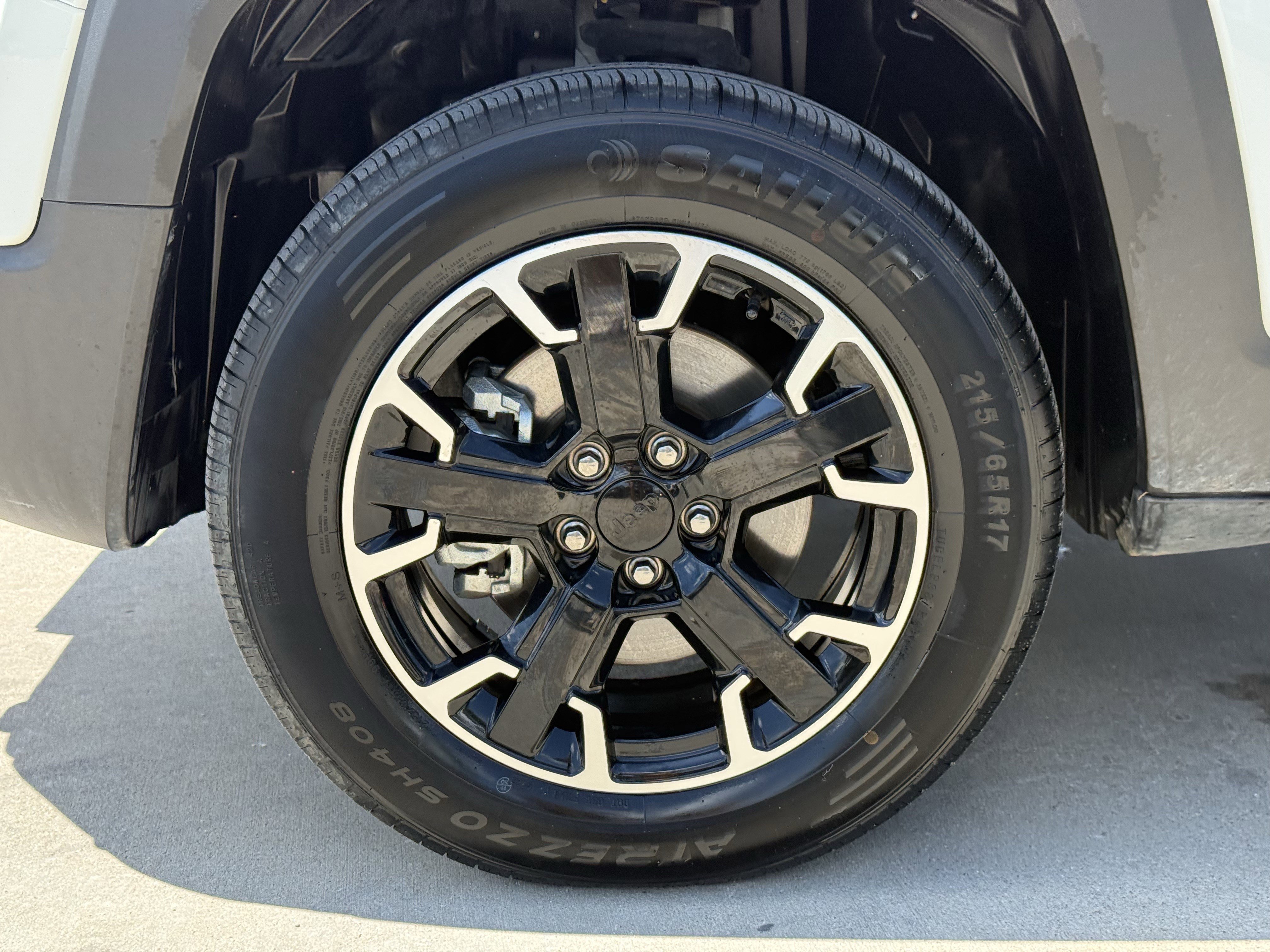 Used 2023 Alpine White Clearcoat Jeep Trailhawk image 12
