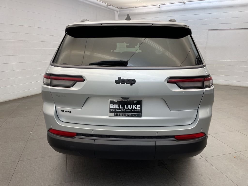 New 2026 Silver Zynith Exterior Paint Jeep Altitude image 4