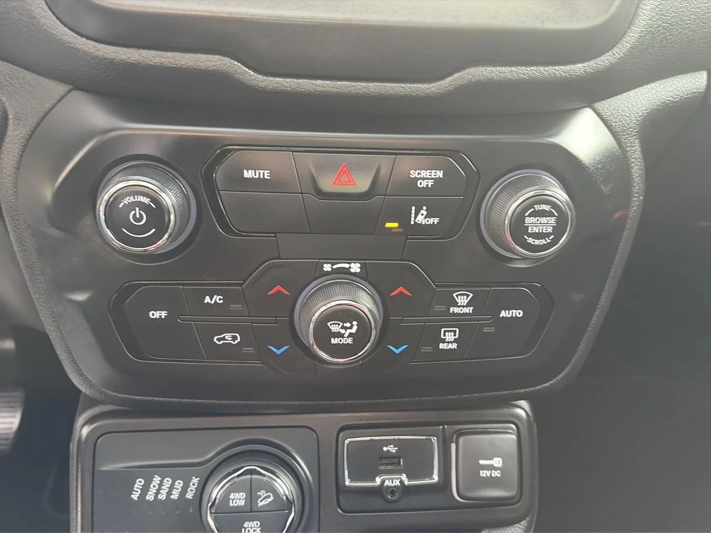 Certified Used 2021 Alpine White Clearcoat Jeep Trailhawk image 32
