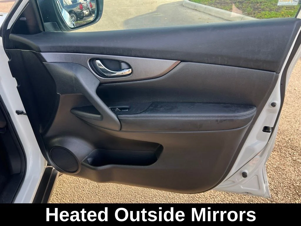 Used 2016 White Nissan SV image 10