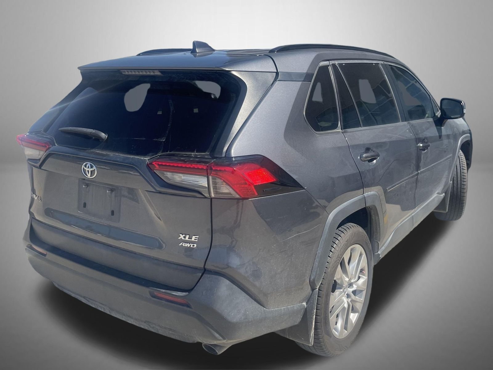 Used 2020 Gray Toyota XLE Premium image 2