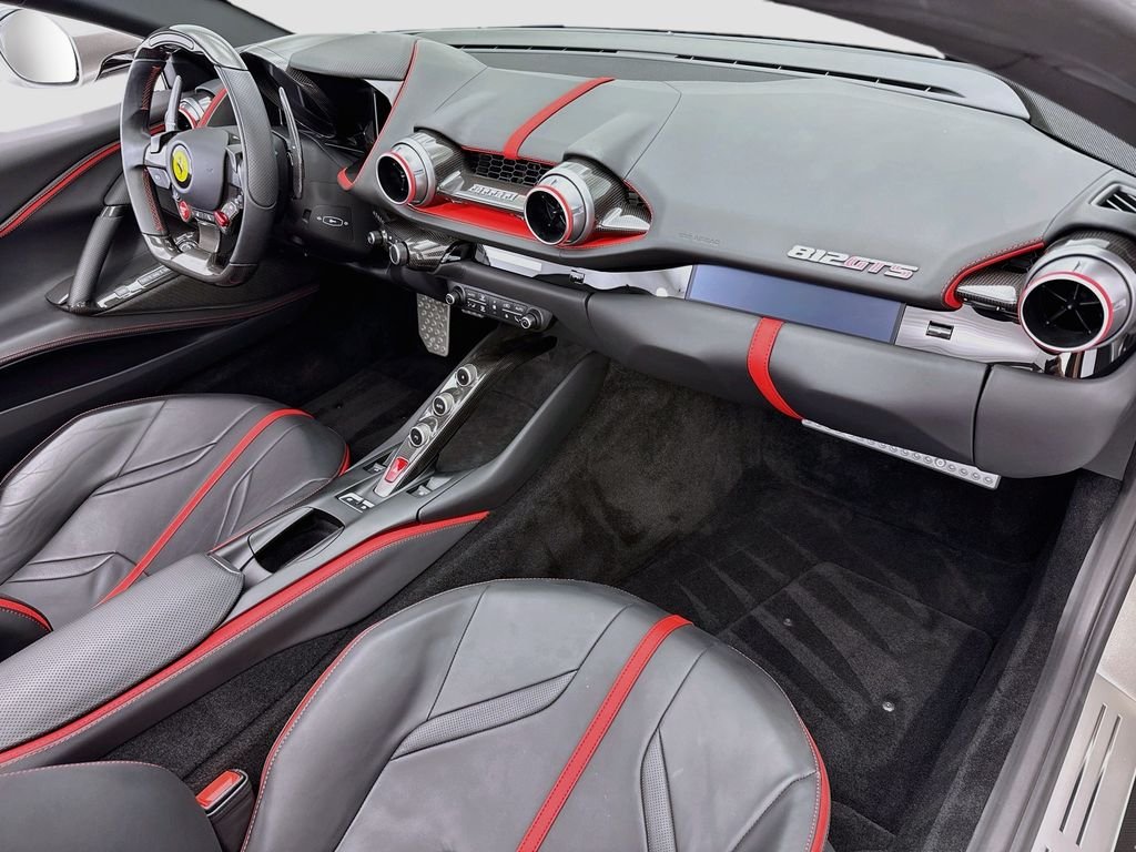 Used 2022  Ferrari Base image 25