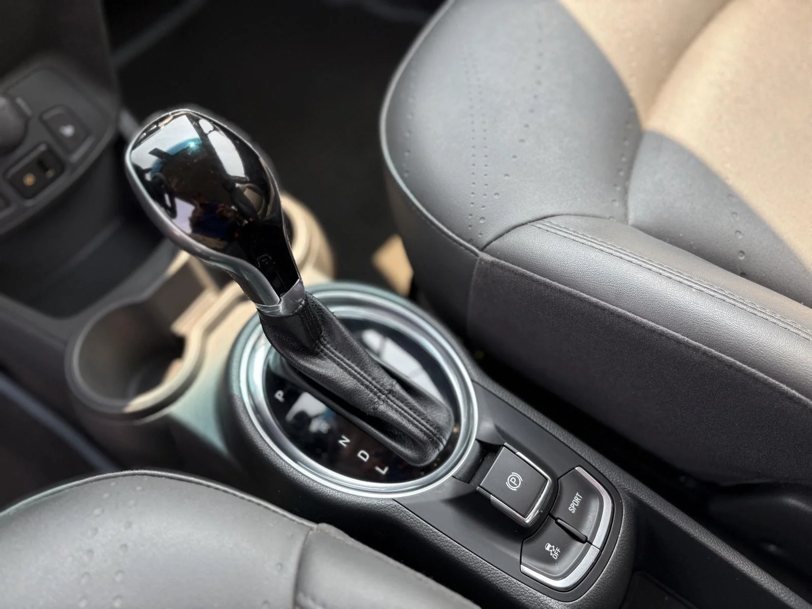 Used 2016 SILVER CHEVROLET HATCHBACK image 17