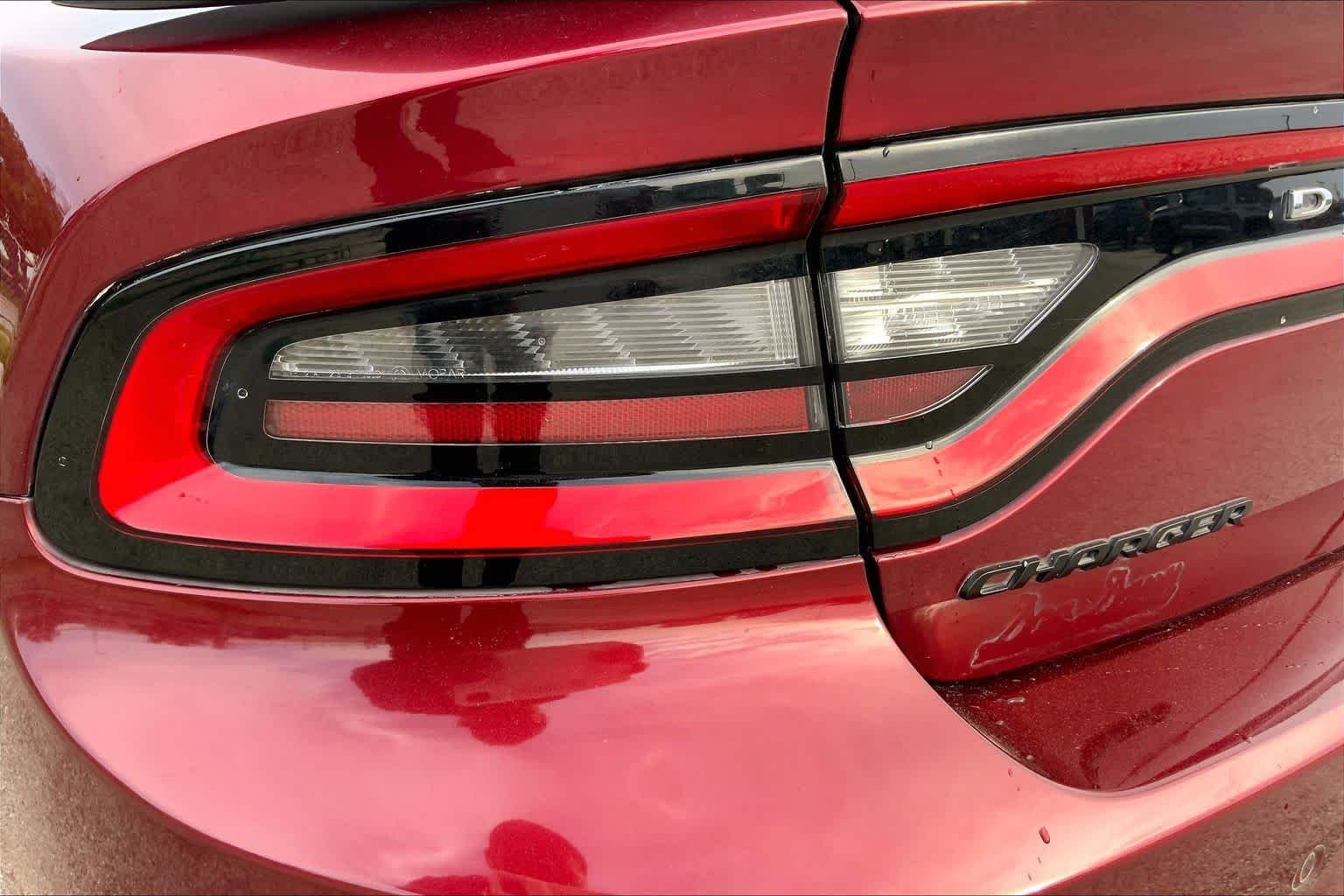 Used 2019 Octane Red Pearlcoat Dodge SXT image 28