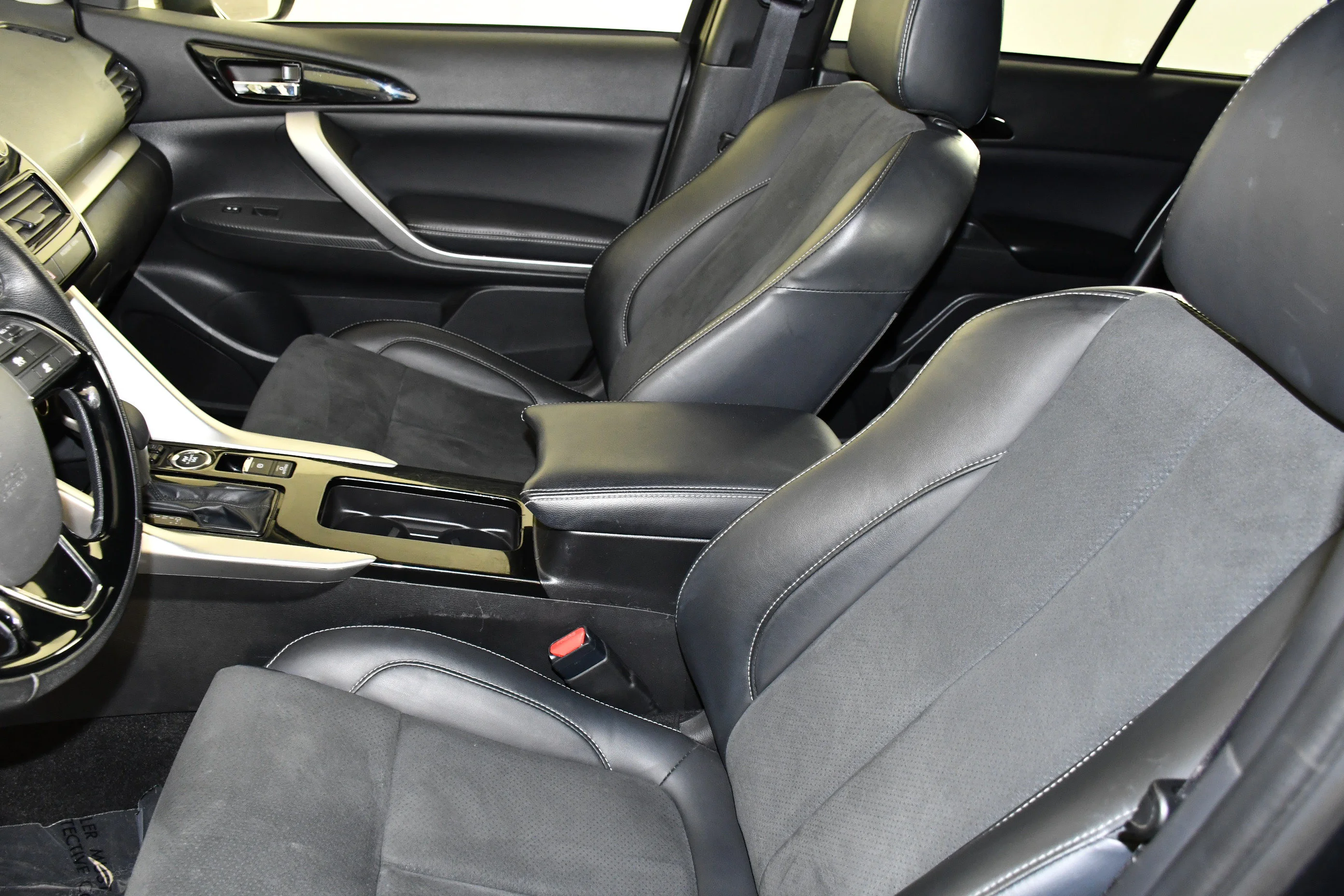 Certified Used 2025 Black Mitsubishi SE image 36