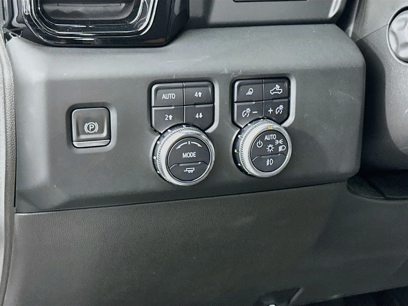 Used 2022 Summit White GMC AT4 image 10