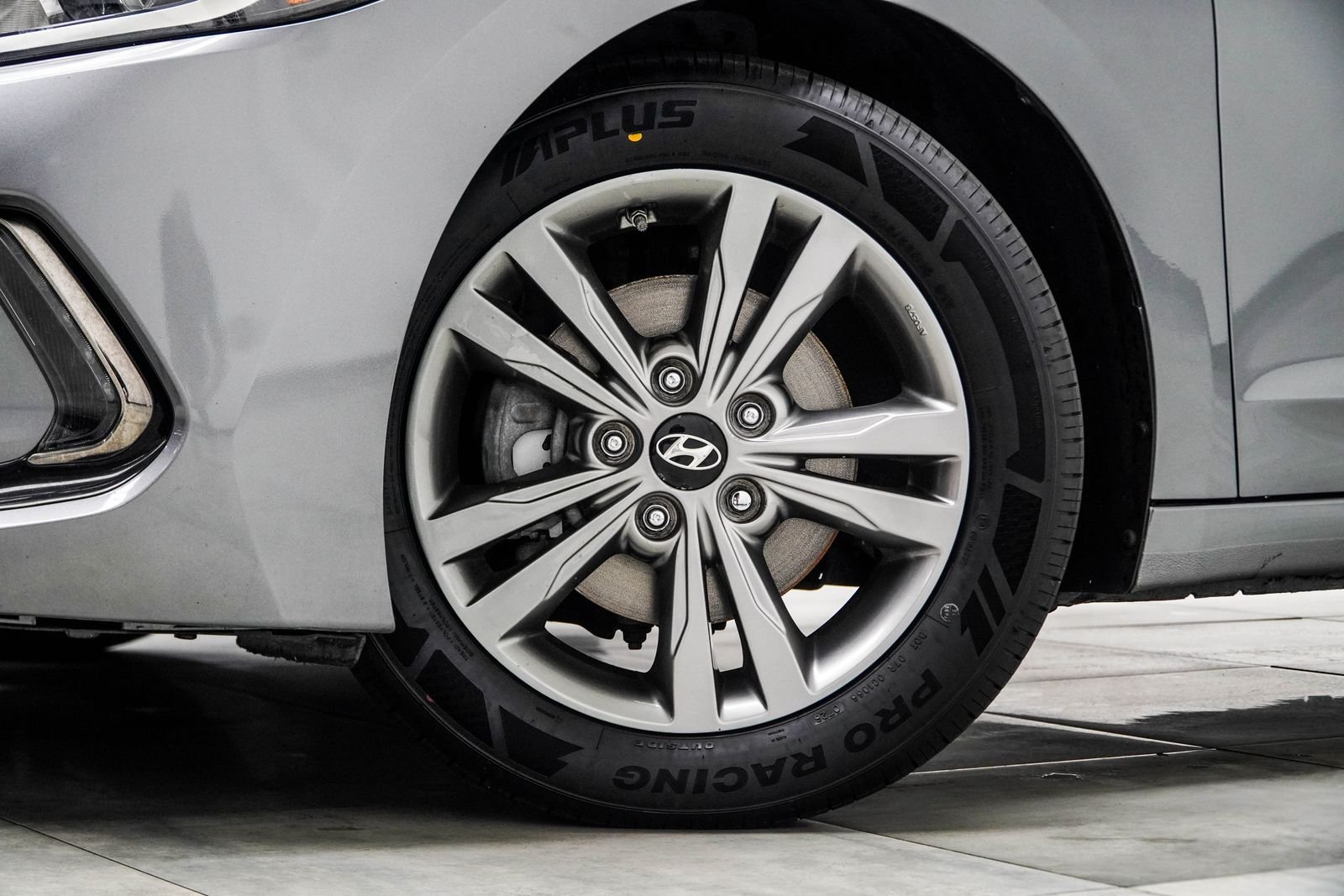 Used 2018 Gray Hyundai Value Edition image 3
