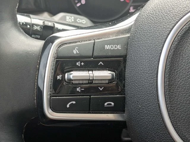 Used 2023 White Kia EX image 25