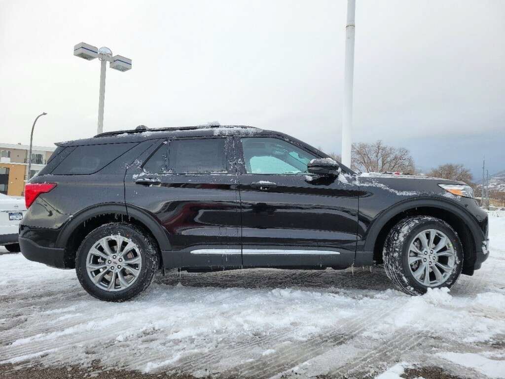 Used 2023 Black Metallic Ford XLT image 21
