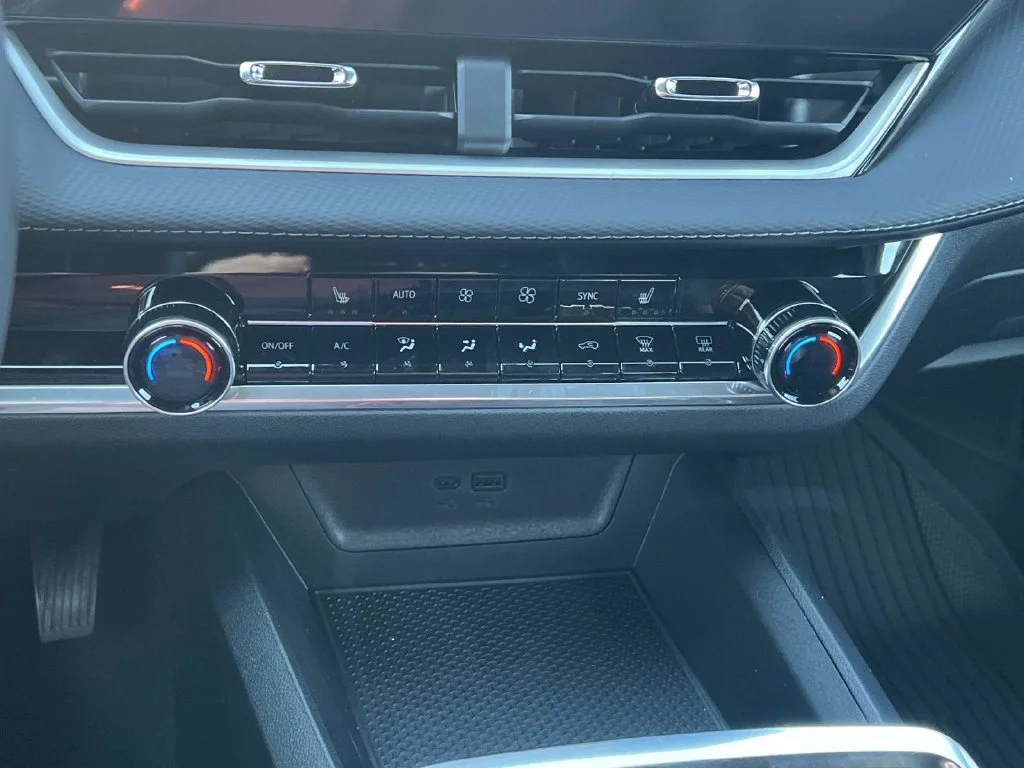 2027 Chevrolet Equinox LT - Photo 18