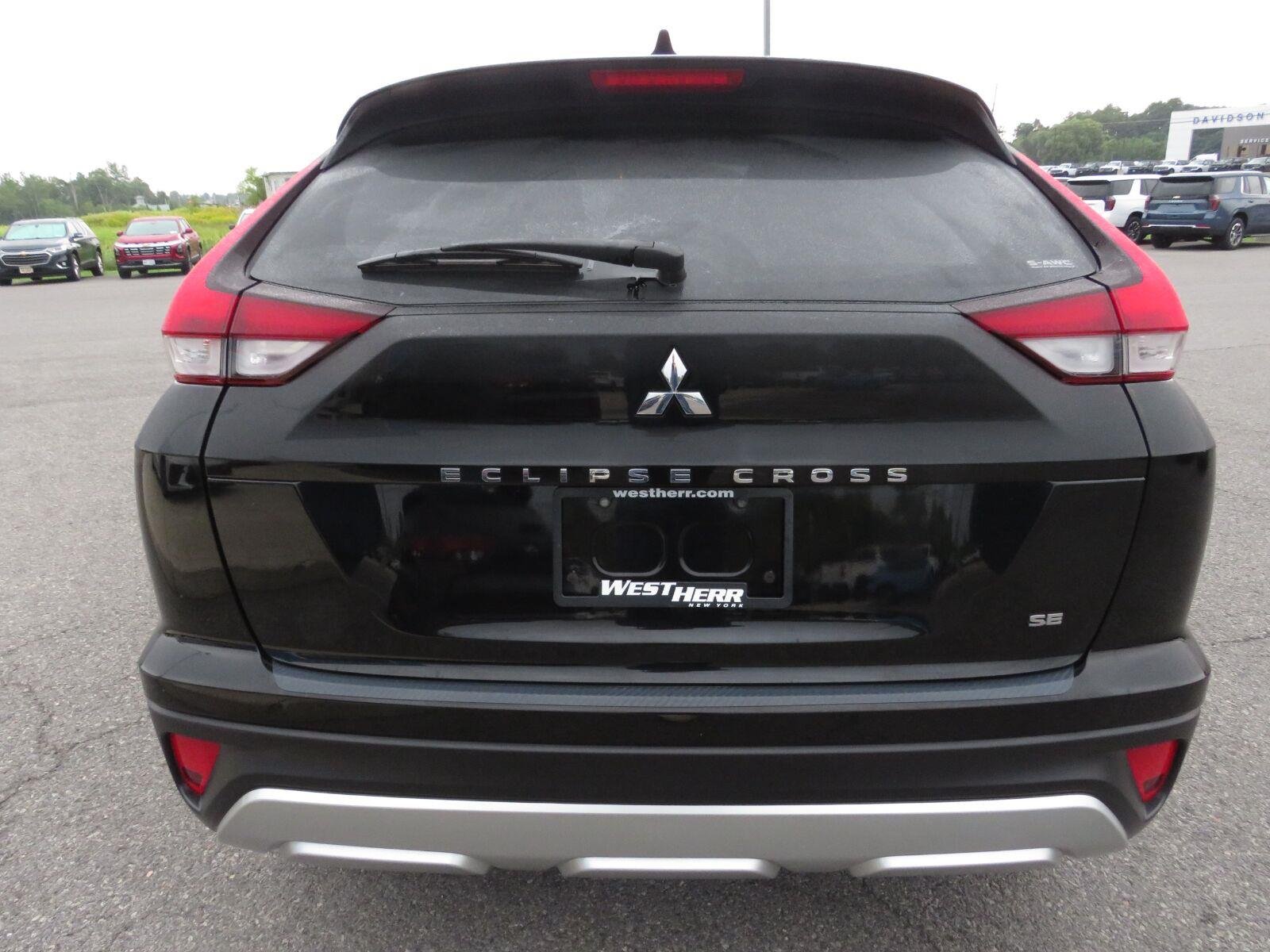 Used 2023 Labrador Black Pearl Mitsubishi SE image 9