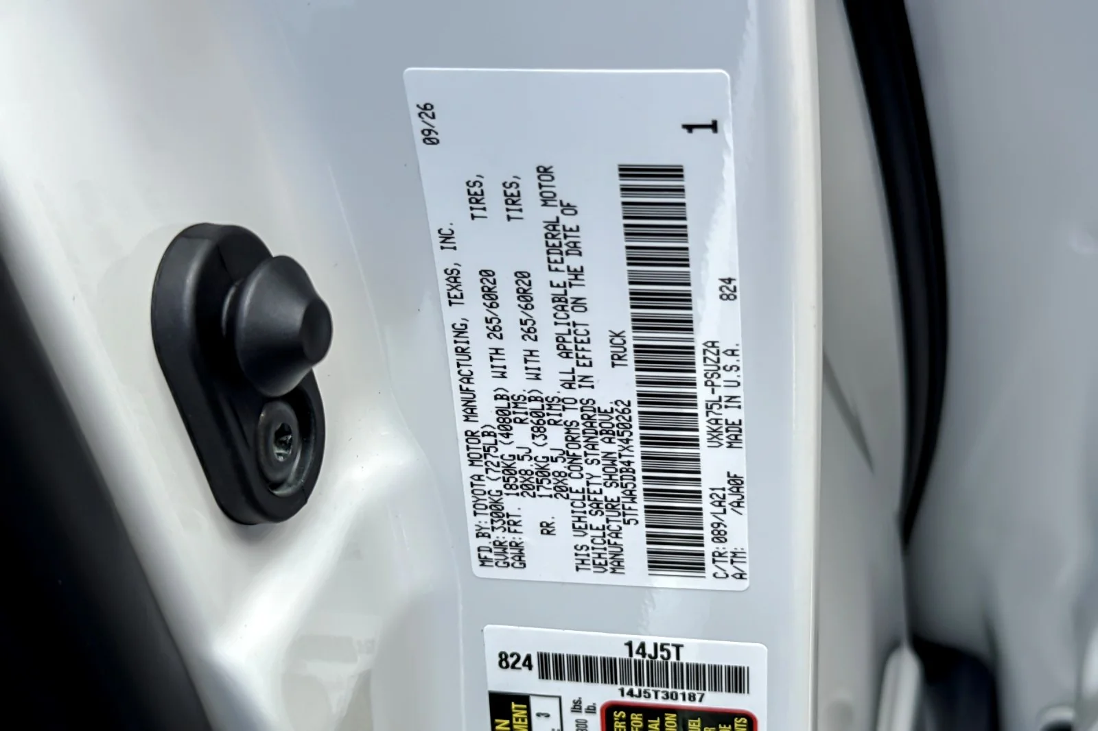 New 2026 Wind Chill Pearl <sup>1</sup> Toyota  Platinum image 32