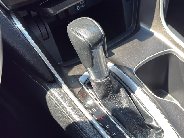 Used 2019 Silver Honda EX-L image 23