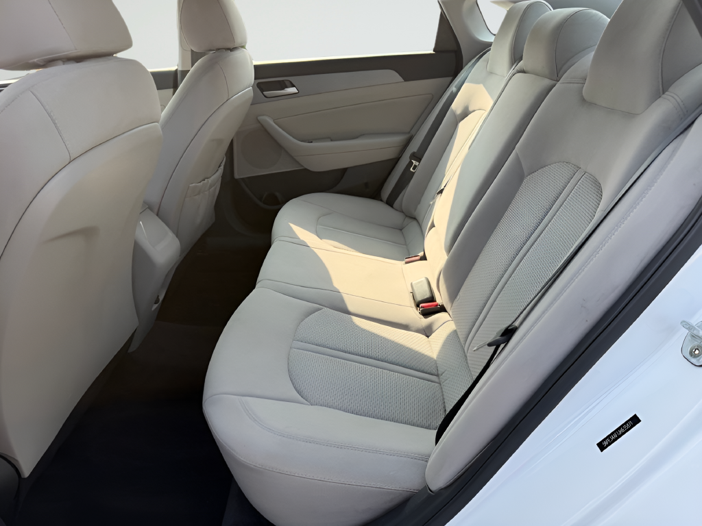 Used 2018 White Hyundai SEL image 20