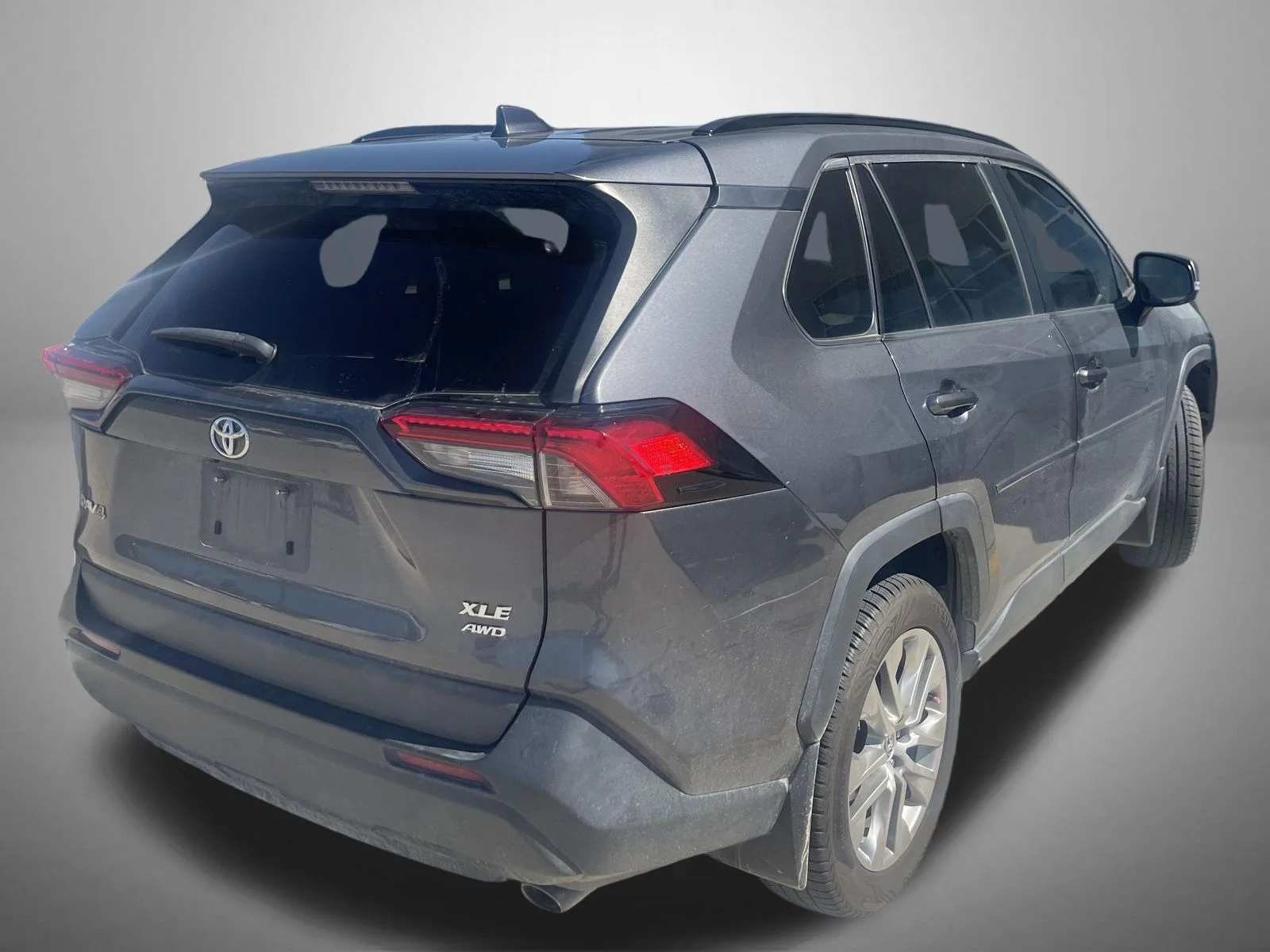 Used 2020 Gray Toyota XLE Premium image 2