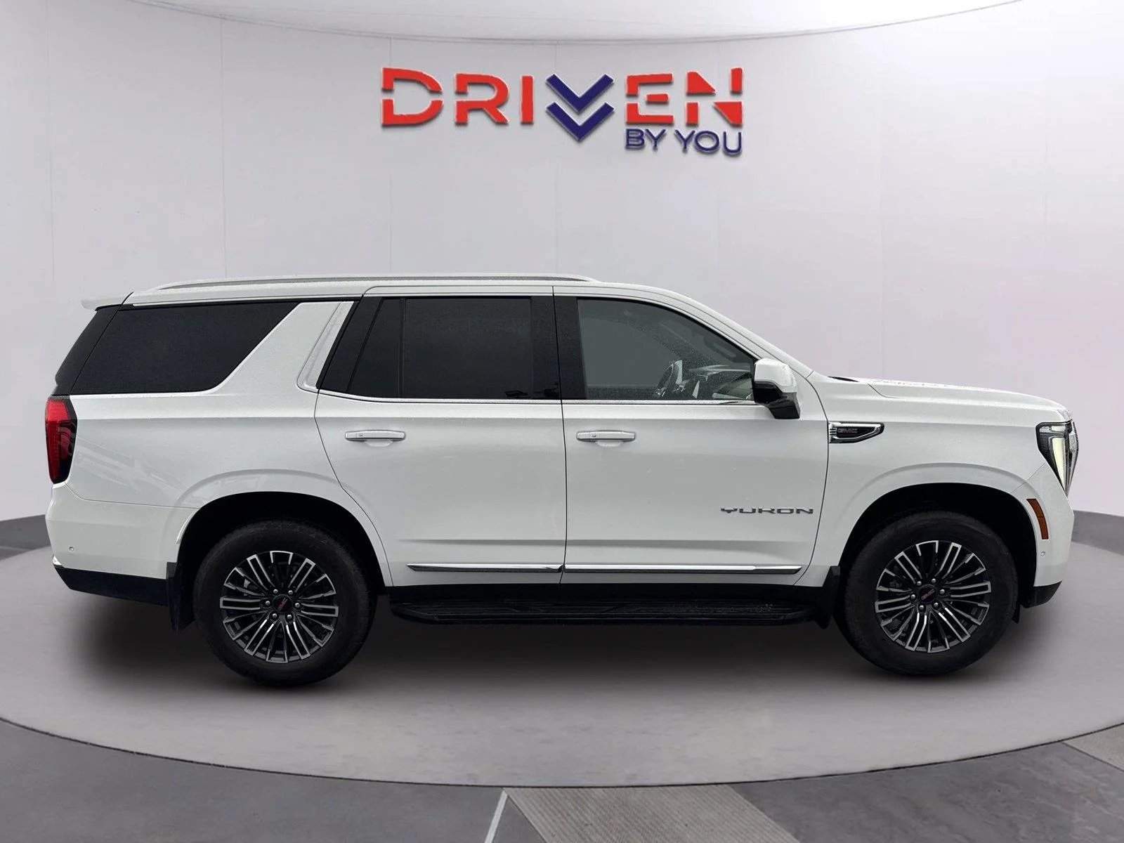 Used 2025 Summit White GMC Elevation image 3