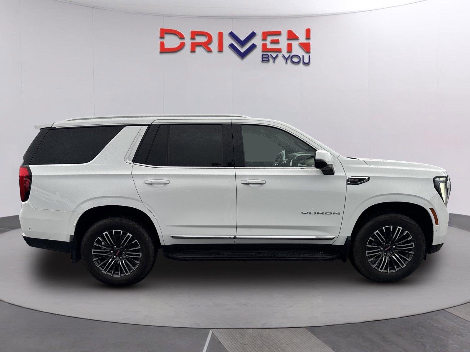 Used 2025 Summit White GMC Elevation image 3