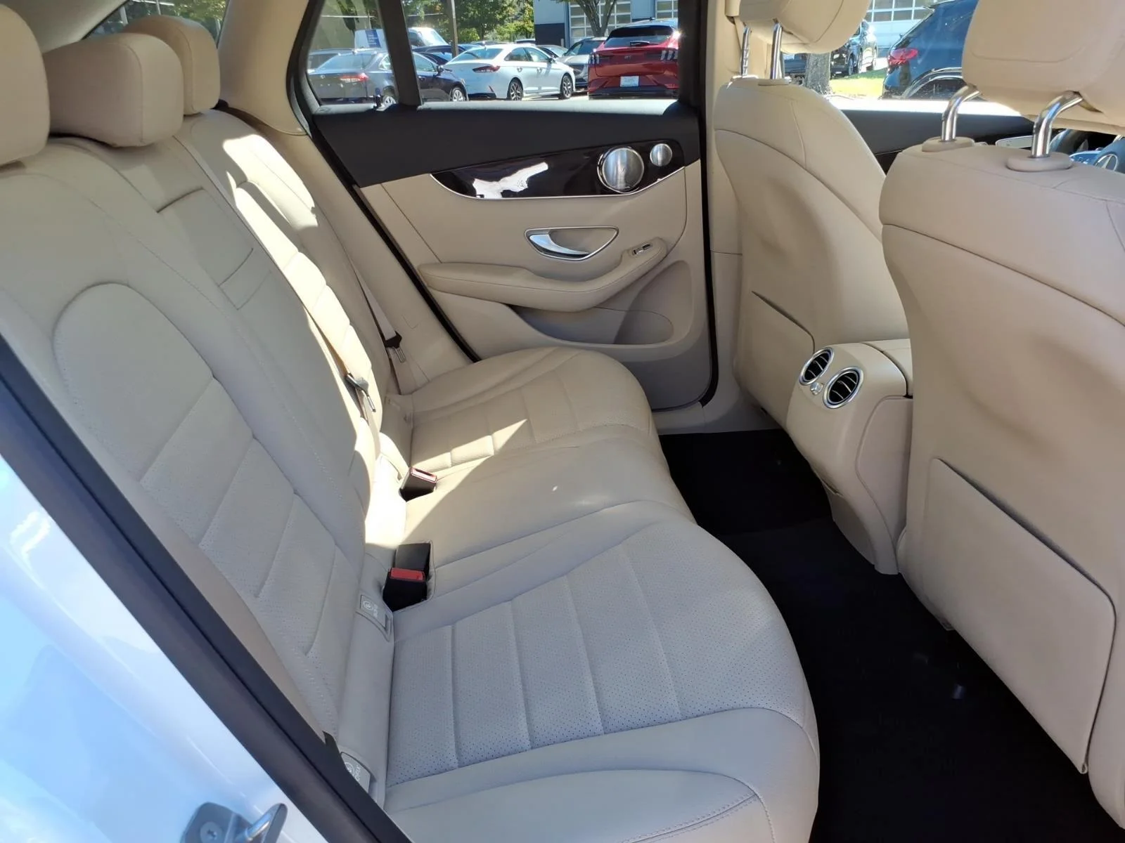 Used 2020 Polar White Mercedes-Benz GLC 300 image 26