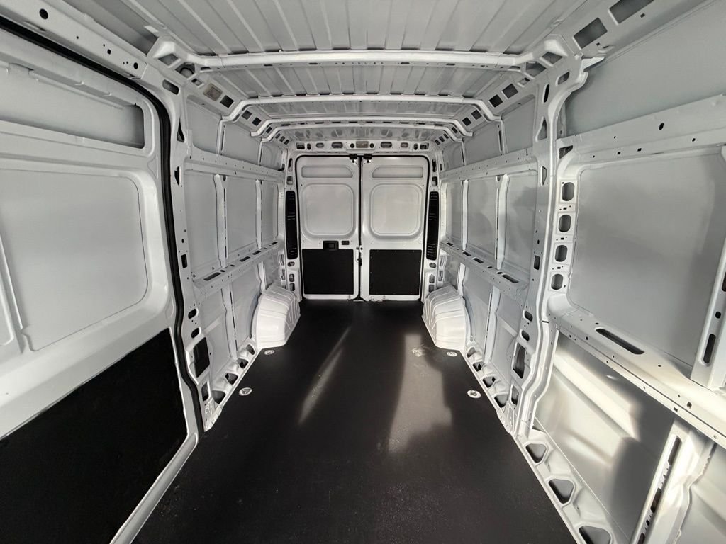 New 2026 Bright White Clear-Coat Exterior Paint RAM High Roof image 25