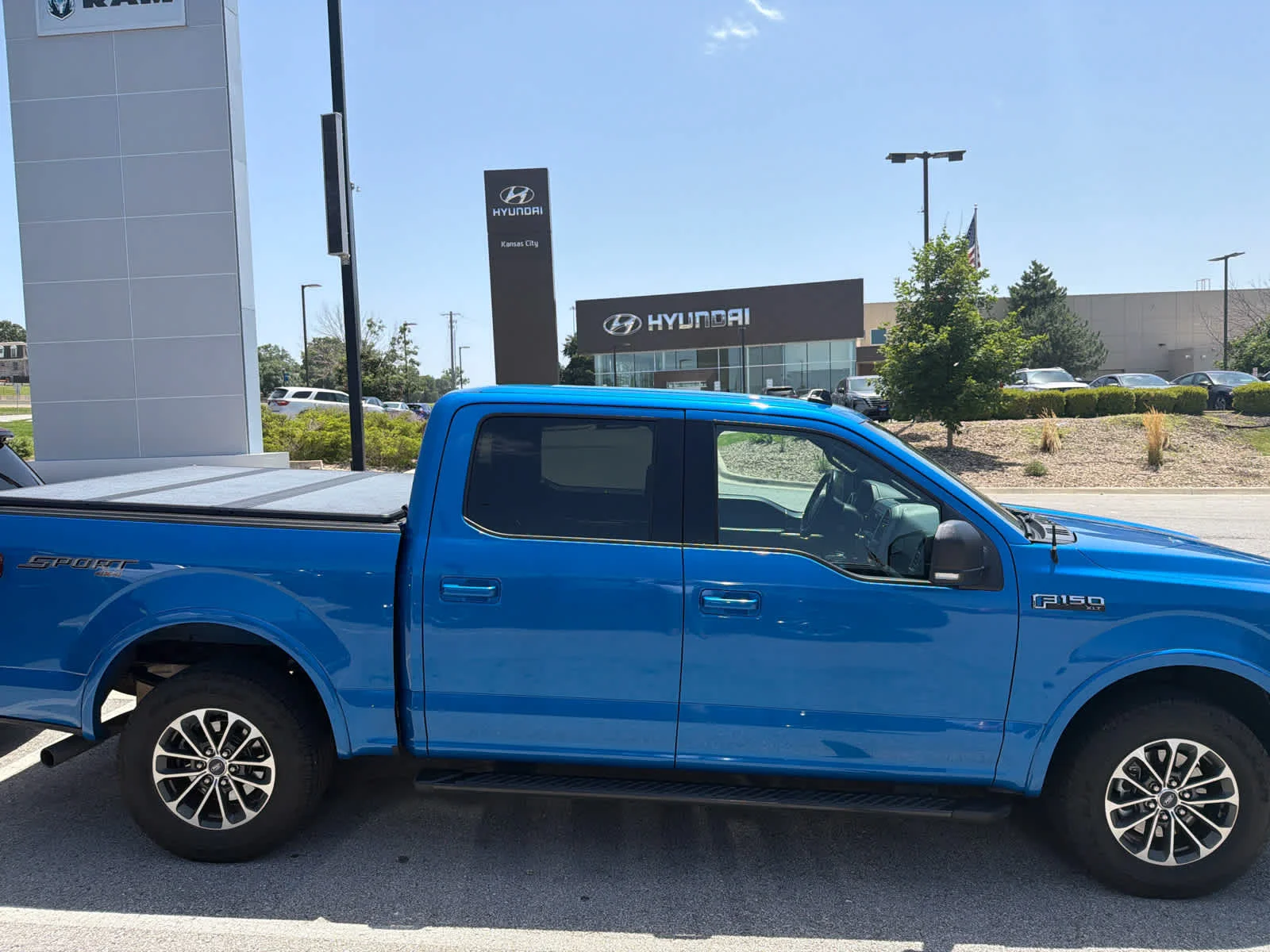 Used 2019 Velocity Blue Metallic Ford XLT image 4